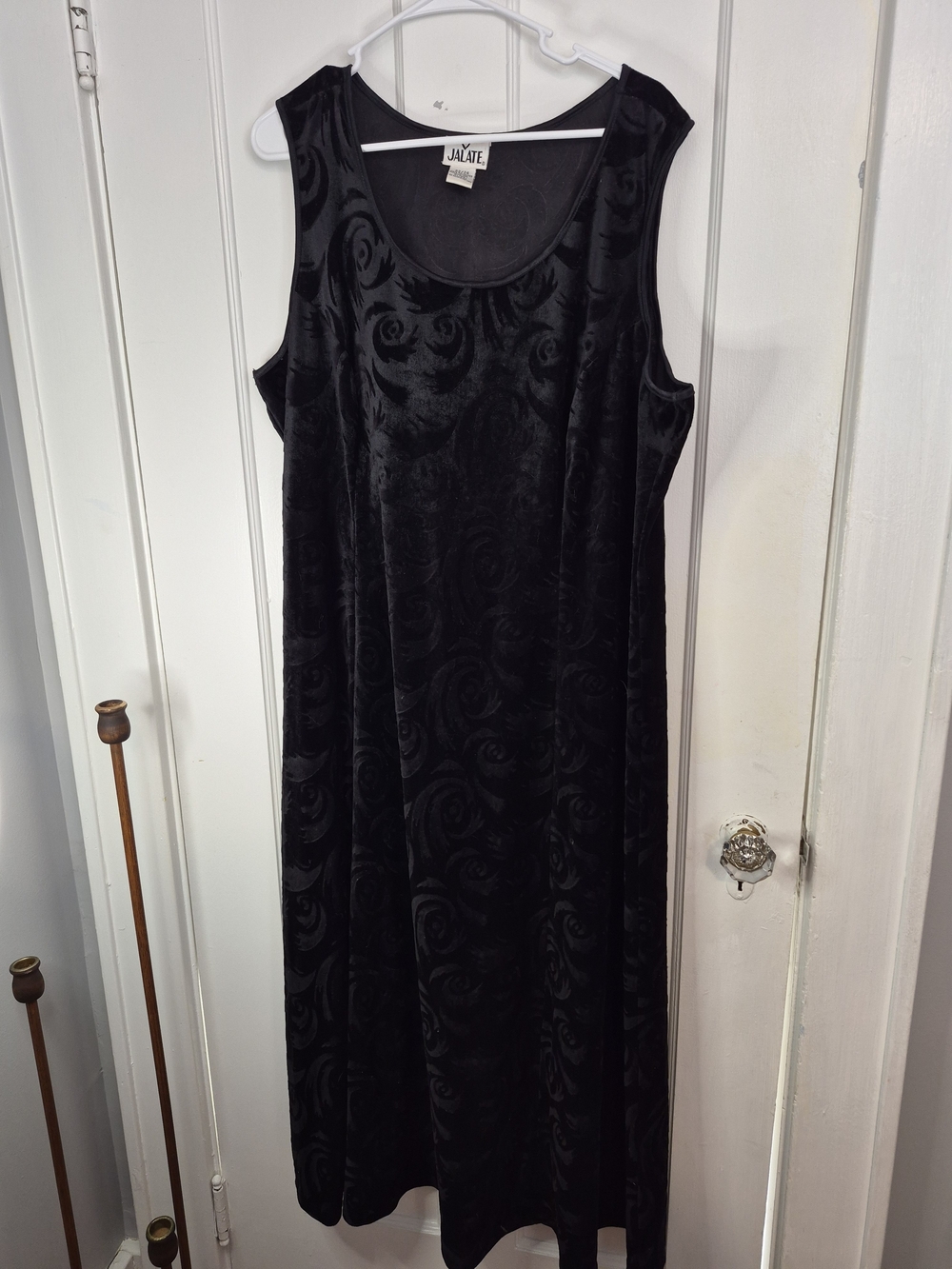 Jalate Black Velvet-Texture Sleeveless Maxi Dress